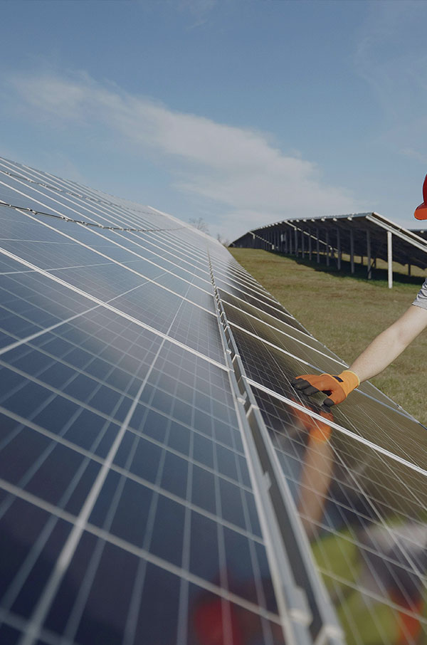 LEADER IN CLEAN ENERGYnTECHNOLOGYn清洁能源技术引领者
